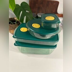 4 Tupperware Rock N Serve vintage
Vert forêt